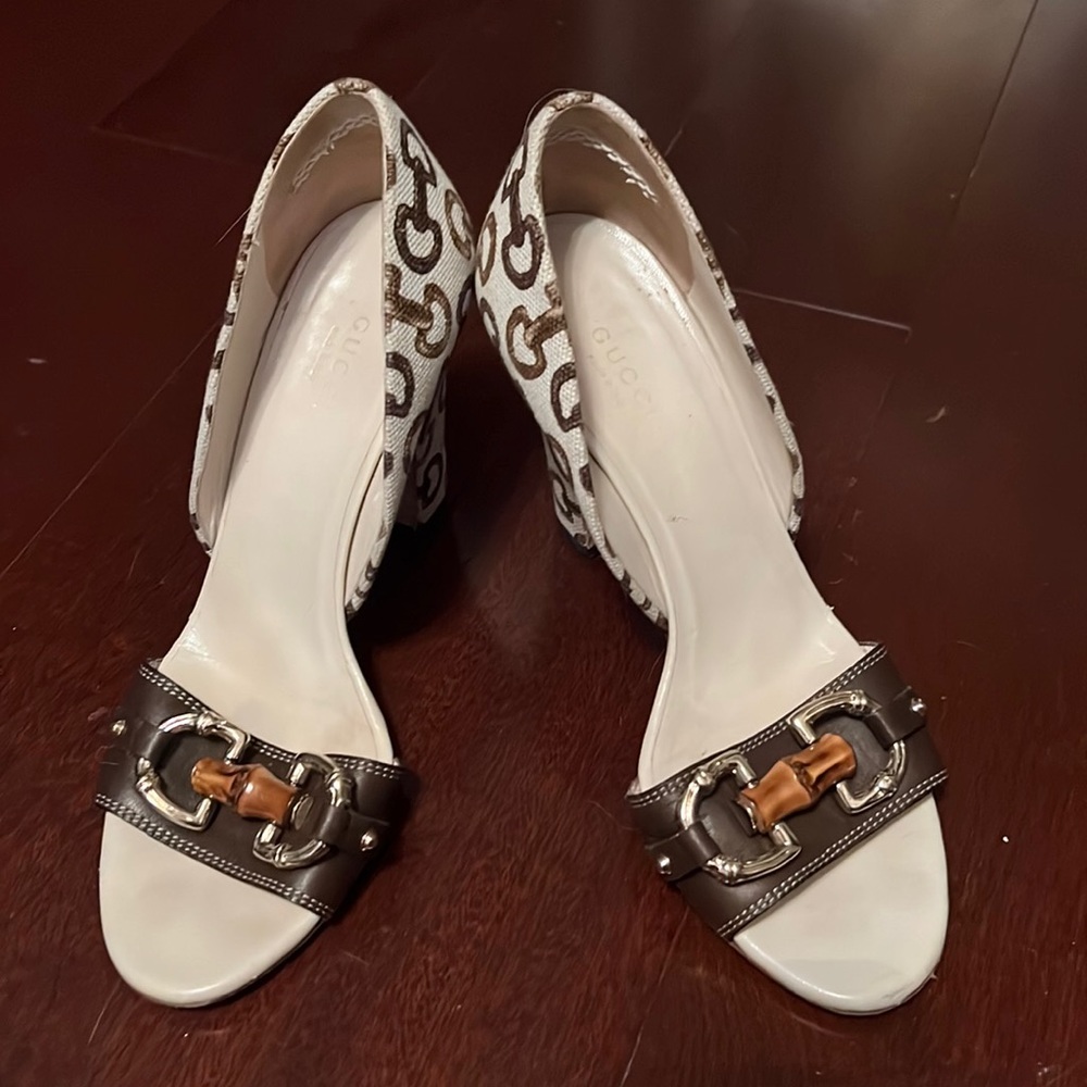 Gucci horse but heels sandals